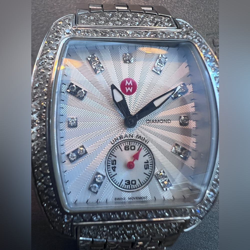 MICHELE
MINI URBAN WATCH
Case and band diamond border